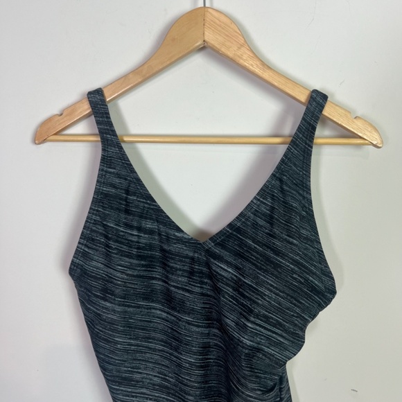 Speedo Women’s Black Gray Heather V Neck One Piece Swimsuit Size 14 - Picture 2 of 9